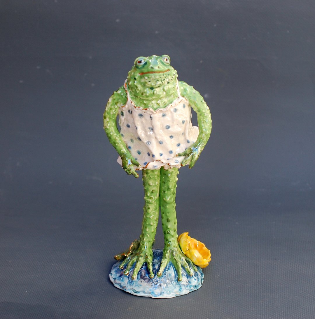 Frog figurine Funny porcelain figurine Cute frog in a dress Ceramic sculpture - 花瓶/陶器 - 瓷 多色