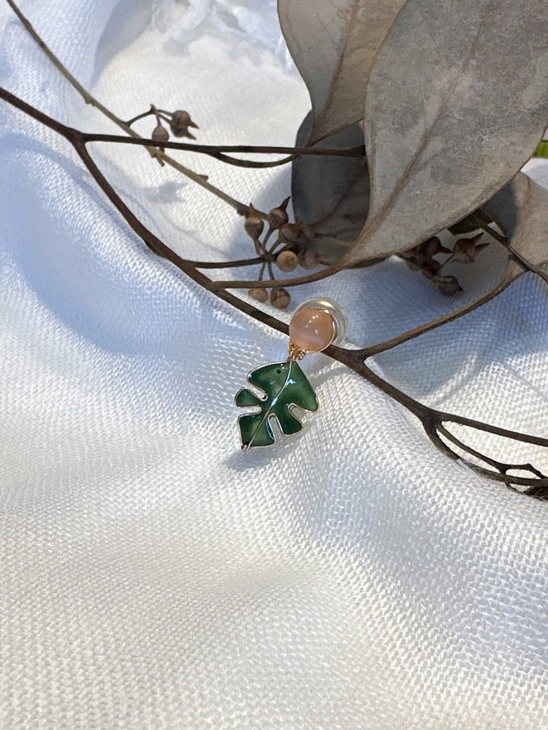 贴耳龟背芋 - 耳环/耳夹 - 其他金属 绿色