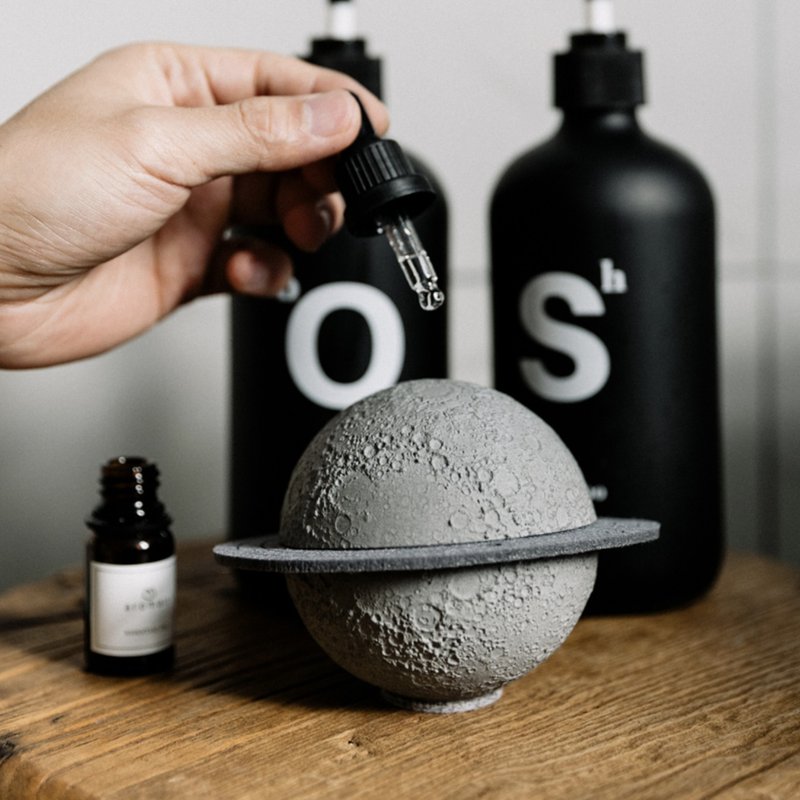 月球擴香石 清水混凝土 真實月球模型摆件  无火香薰 - 香薰/精油/线香 - 水泥 灰色