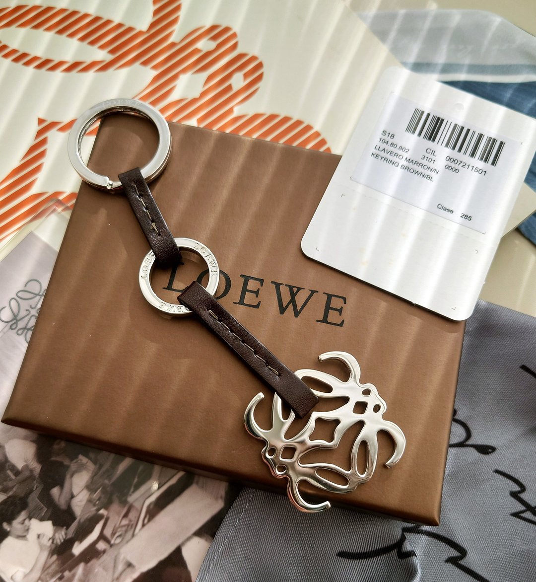 中古美品 附标盒 Loewe 车匙锁匙扣锁匙圈 钥匙扣钥匙圈 包包挂件 - 化妆包/杂物包 - 真皮 咖啡色