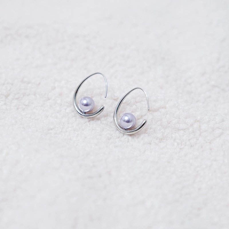 Eira | 极简质感 蛋形珍珠流线耳勾 Swarovski | 鸡蛋耳环 - 耳环/耳夹 - 水晶 银色