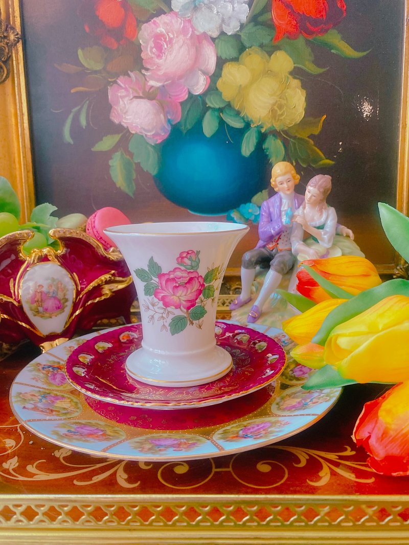 英国制Wedgwood 手绘牡丹蝴蝶古董花瓶 花器 笔筒化妆笔筒库存品 - 花瓶/陶器 - 瓷 多色