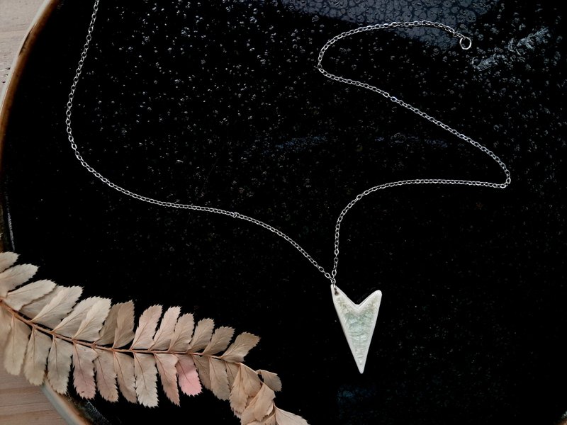 玻璃瓷项链  三角镖 - 项链 - 玻璃 白色