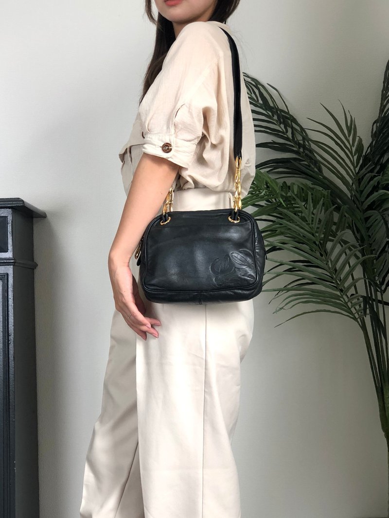 【日本直送 品牌中古包】LOEWE 罗威 手提包 黑色 Anagram 压纹 纳帕皮革 链条 vintage 古董 nkgx4b - 手提包/手提袋 - 真皮 黑色