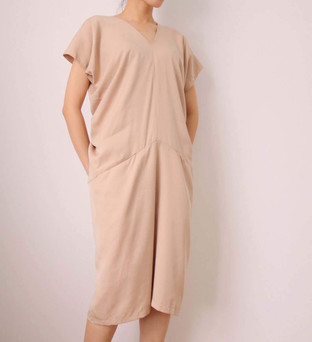 Blush Dress 粉裸纯天丝前后V领扭转洋装 - 洋装/连衣裙 - 丝．绢 
