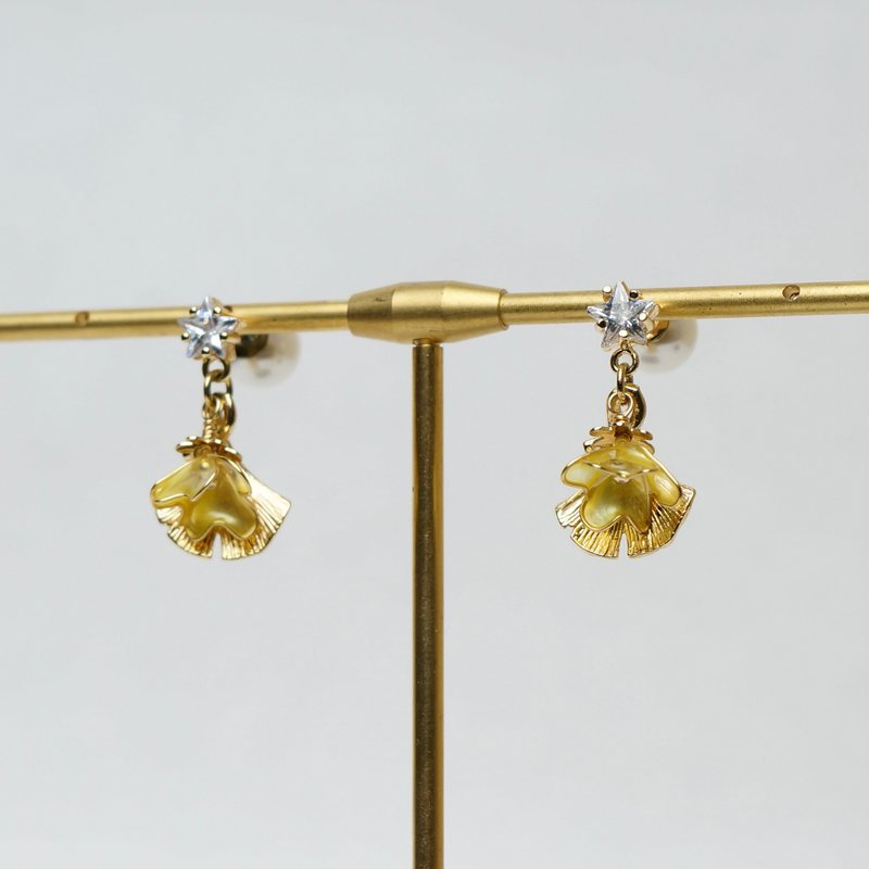 树脂耳环-银杏小花(黄色)-(耳针/耳夹) - 耳环/耳夹 - 树脂 黄色