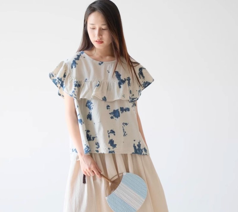 【棉質手工蓝染】荷叶边圆领雙色短袖 - 女装上衣 - 棉．麻 蓝色