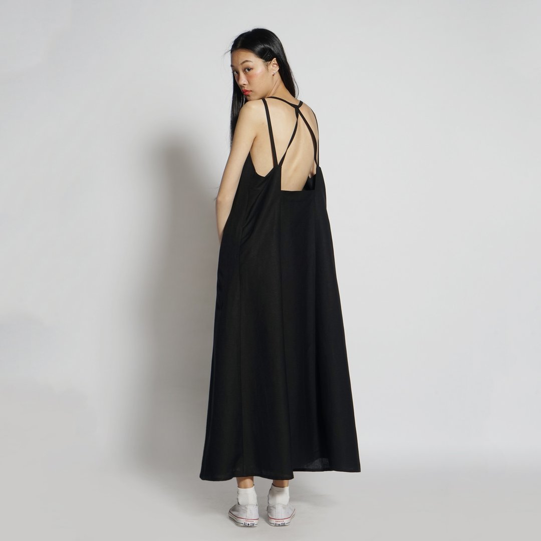 黑白切  17SS 性感露背细肩带长洋装 黑 - 洋装/连衣裙 - 棉 黑色