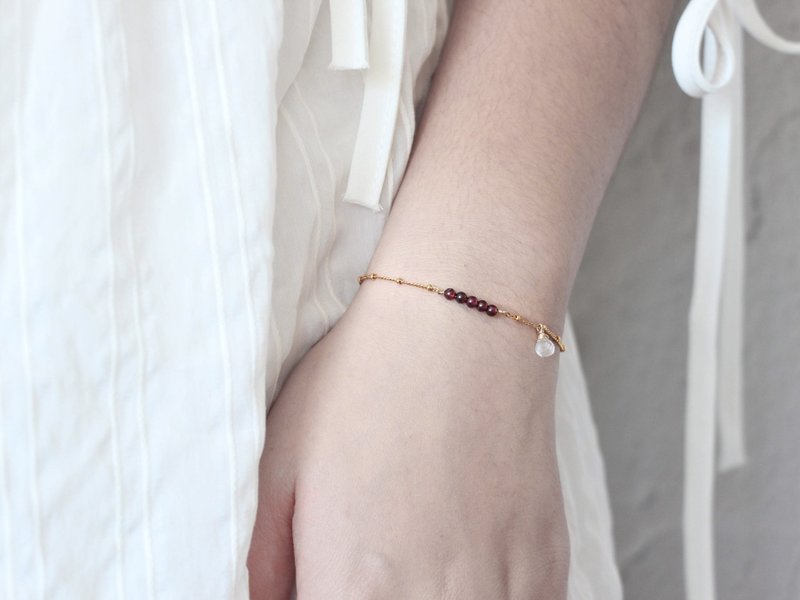 14k包金极细水晶手链 石榴石月光石 生日 1月诞生石 客制化 - 手链/手环 - 半宝石 多色