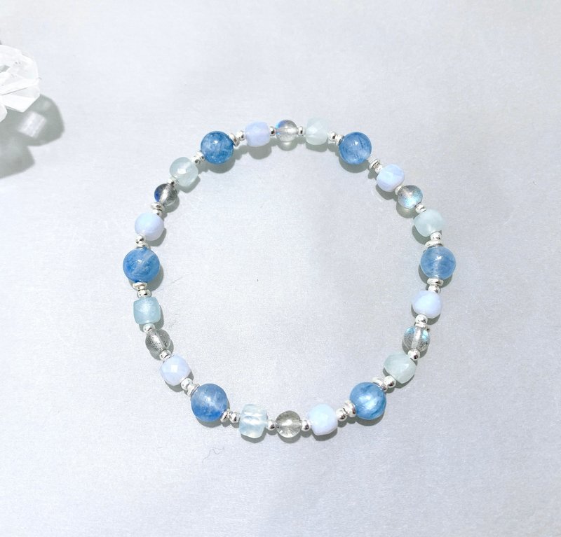Ops Kyanite bracelet - 蓝晶石/蓝纹玛瑙/拉长石/海水蓝宝/纯银 - 手链/手环 - 其他金属 蓝色