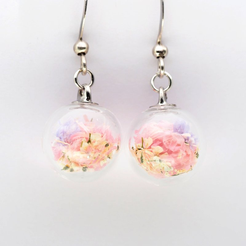 爱家作- OMYWAY 干花永生花玻璃球耳针耳环耳勾垂挂耳夹 1.2cm - 耳环/耳夹 - 玻璃 