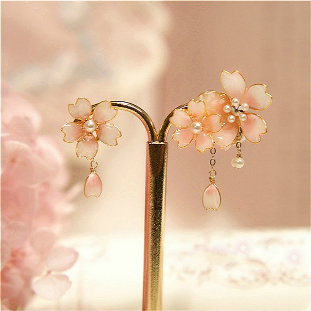 原創 | 【昭和桜】樱花瓣立体渐变不对称造花液925纯银耳钉耳夹 - 耳环/耳夹 - 其他金属 粉红色