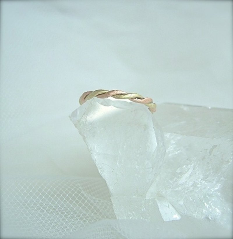 Delicate two-color ring - 戒指 - 其他金属 金色