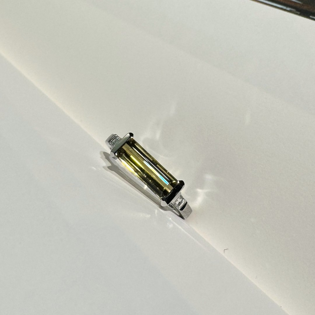 The Classic - 天然橄榄黄碧玺 (1.25ct) 18k白金钻戒 - 戒指 - 贵金属 