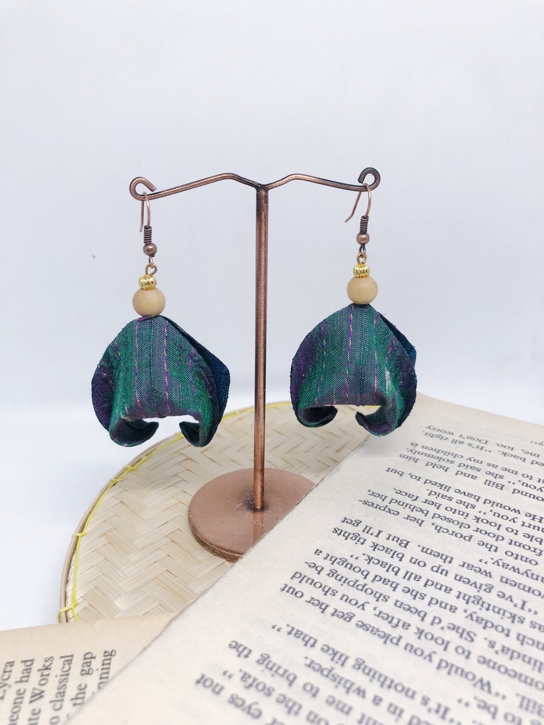 Thai silk earrings - 耳环/耳夹 - 丝．绢 绿色