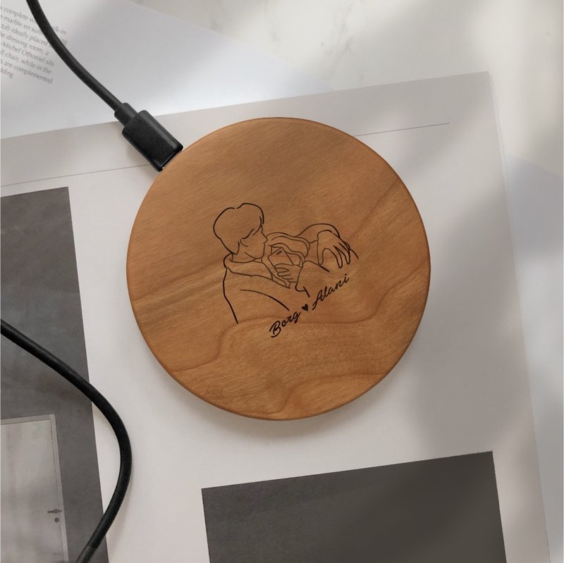 【定制化礼物】情人节 礼盒 简约似颜绘 木质无线充电器 充电盘 - 数码小物 - 木头 咖啡色