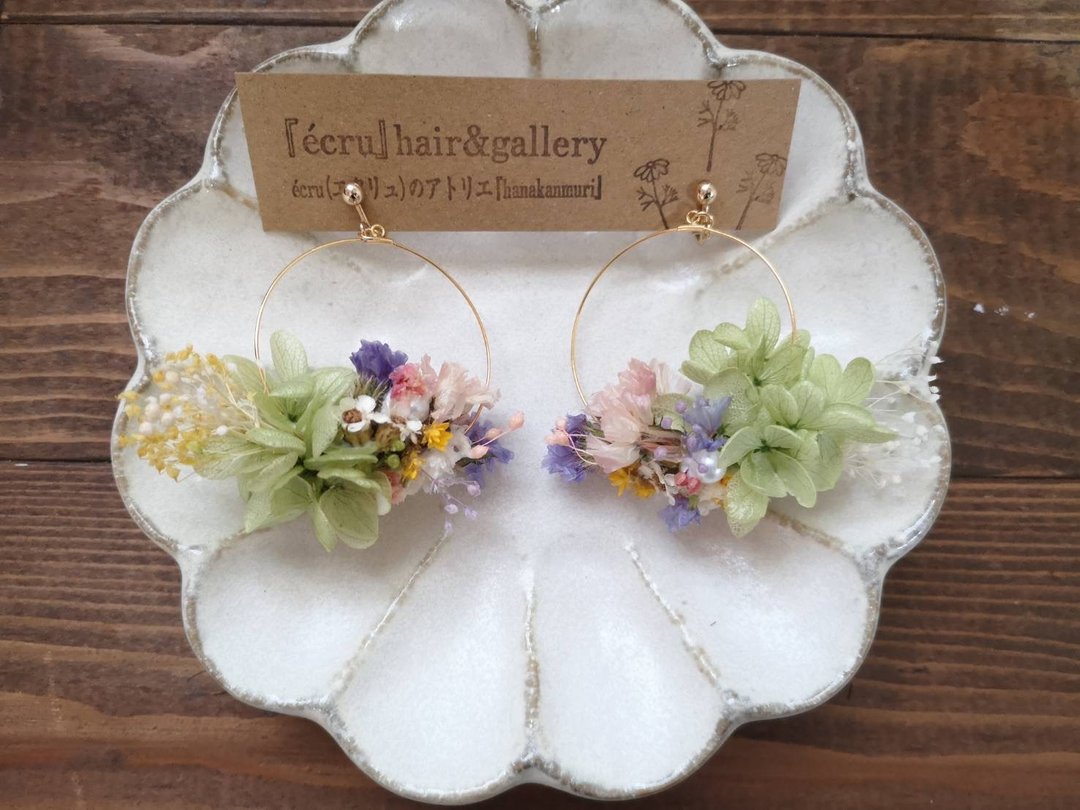 Limited to 1 pair / Hoop Clip-On with plenty of flowers with a flower garden motif / hammock / metal allergy support - 耳环/耳夹 - 植物．花 多色