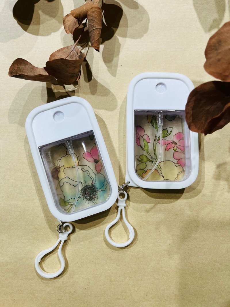 黑线绕花 防疫喷雾 随身喷雾 卡片式 酒精喷雾瓶 挂钩 芳疗 精油 - 蜡烛/烛台 - 塑料 透明