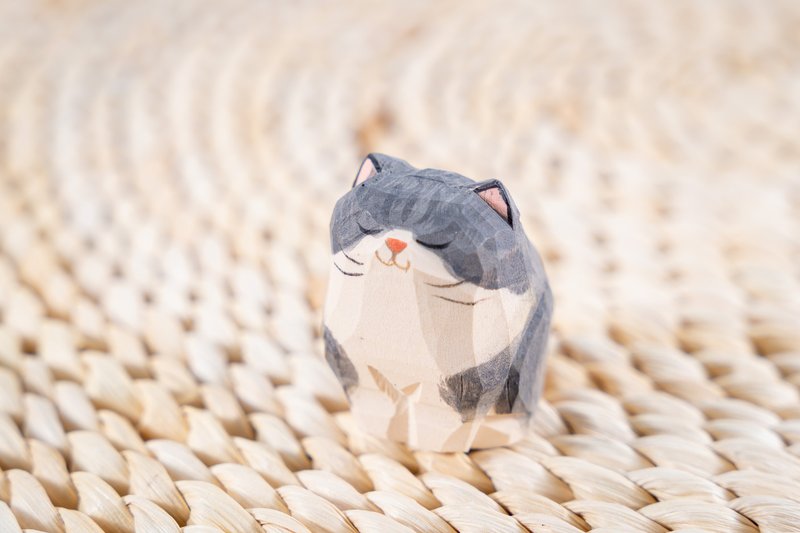 Islandoffer岛屿制作 椴木雕坐立灰白英短猫 - 摆饰 - 木头 咖啡色