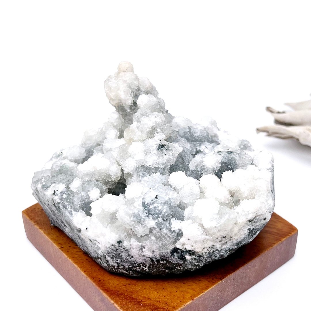 雪润。原矿 摆件 疗愈 净化 有天然矿缺 l 白雪球蓝砂糖鱼眼石 l - 摆饰 - 水晶 多色