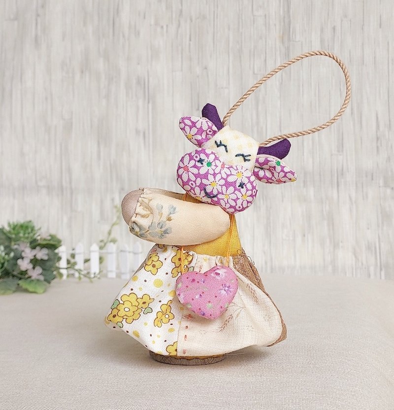 小牛娃娃挂饰 | 钥匙吊饰 - 钥匙链/钥匙包 - 棉．麻 多色