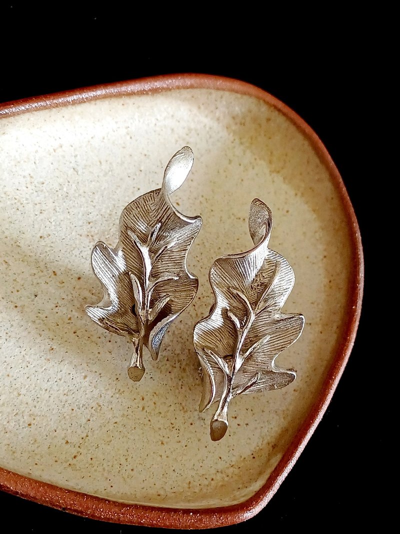 vintage jewelry  典雅立体银色蕨叶 夹式耳环 - 耳环/耳夹 - 其他金属 