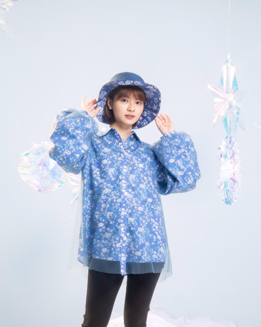 【波丽印花】自带柔焦感 透纱灯笼长袖 印花衬衫 阿寒湖 - 女装衬衫 - 棉 蓝色