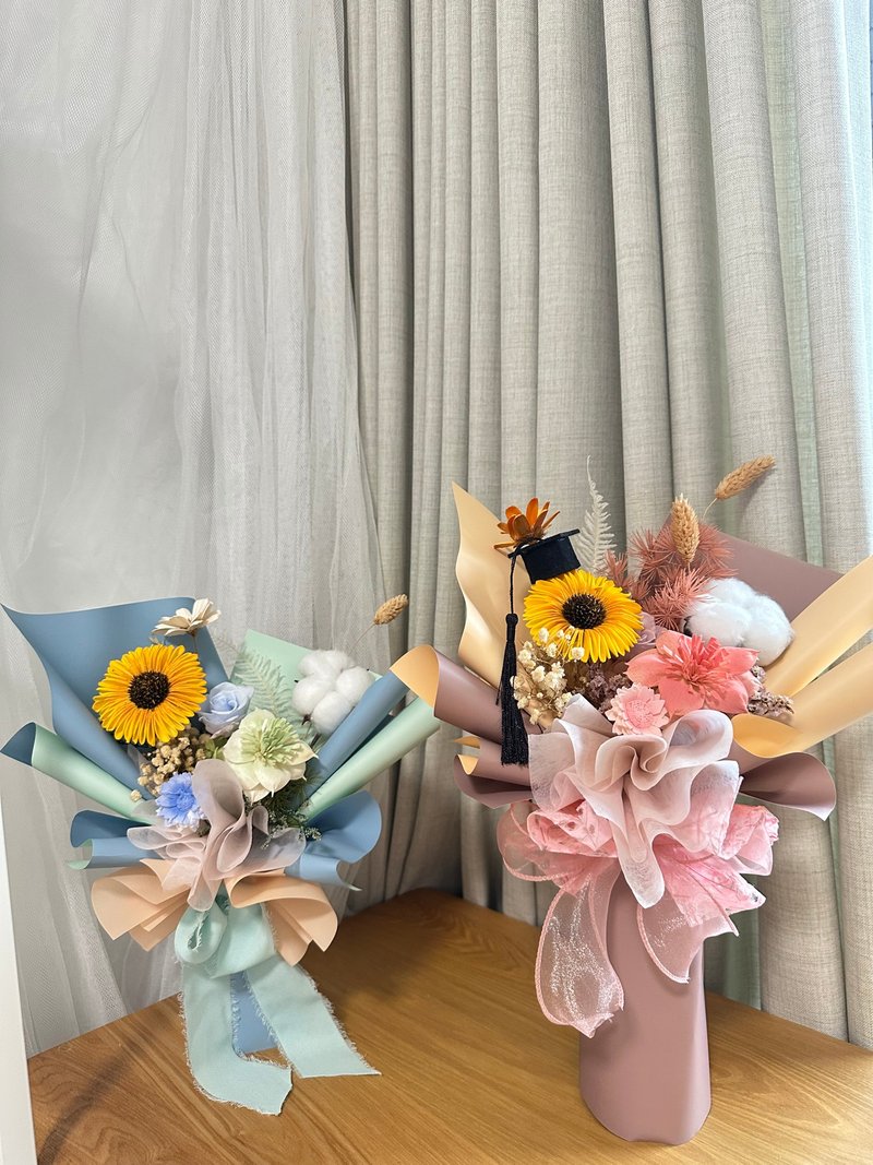 【蕓椛阁花艺手作】毕业系列花束 - 干燥花/捧花 - 植物．花 多色