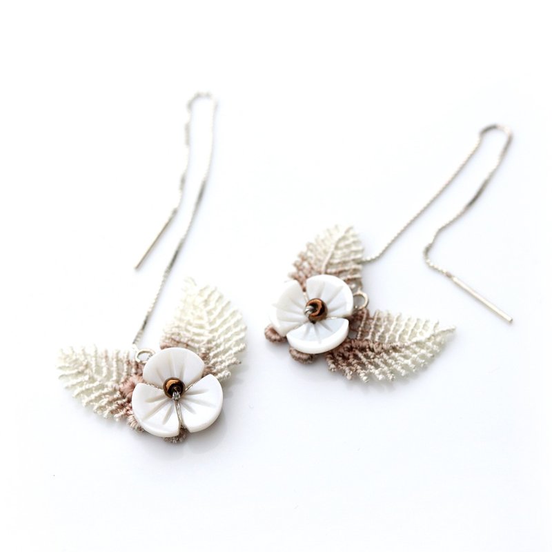 白沙滩 夏日岛屿风 刺绣银线耳环 - 耳环/耳夹 - 绣线 银色