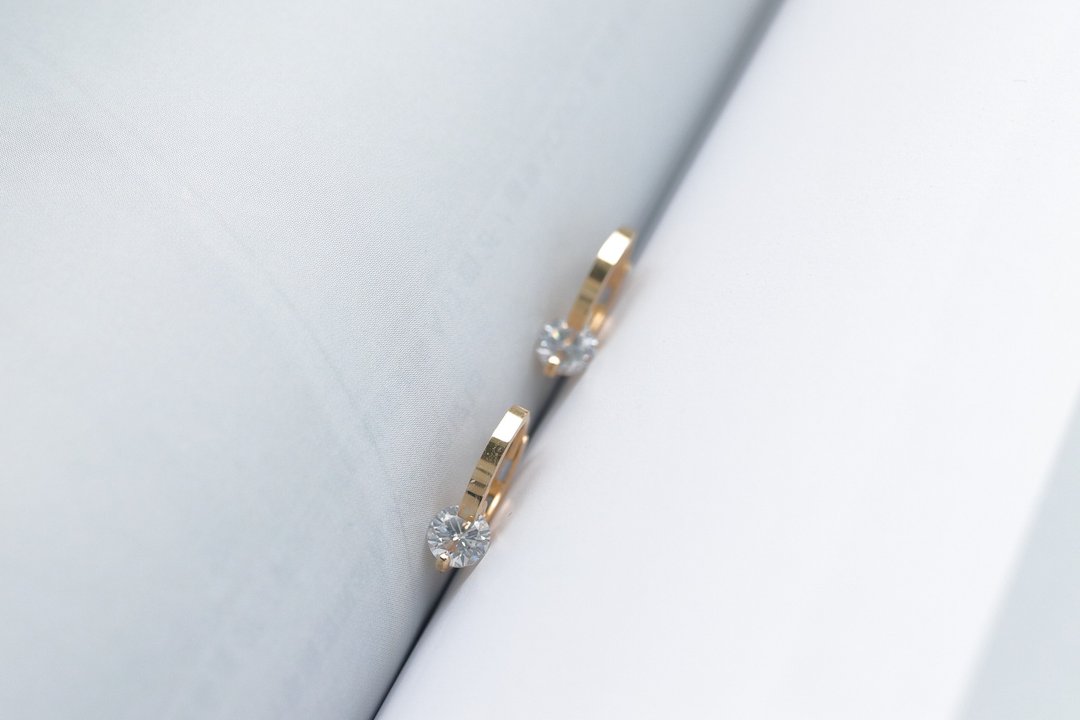 14K Tint CZ Earring 简约钻耳扣耳环 - 耳环/耳夹 - 贵金属 金色