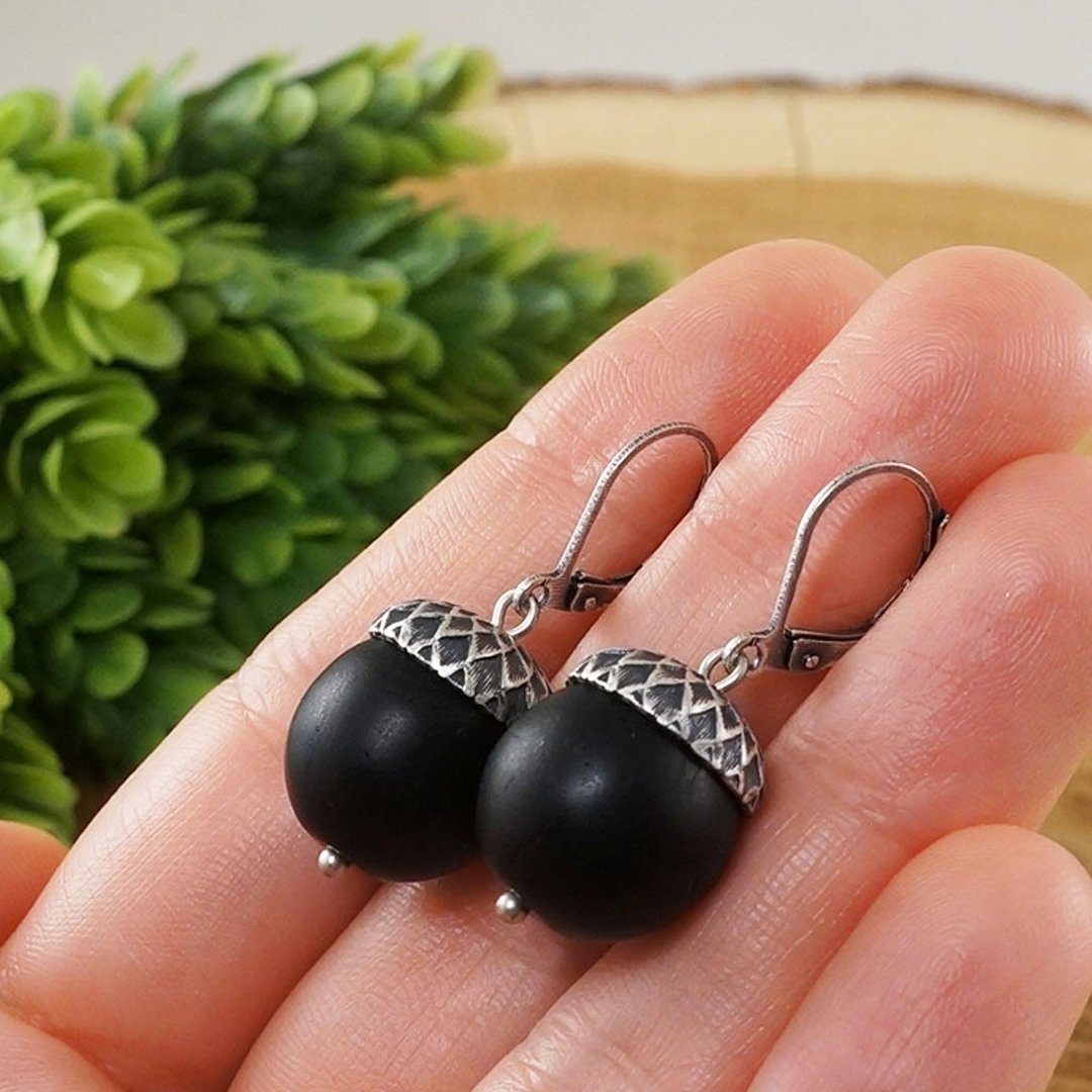 Black Matte Glass Silver Acorn Forest Woodland Boho Earrings Woman Jewelry Gift - 耳环/耳夹 - 玻璃 黑色