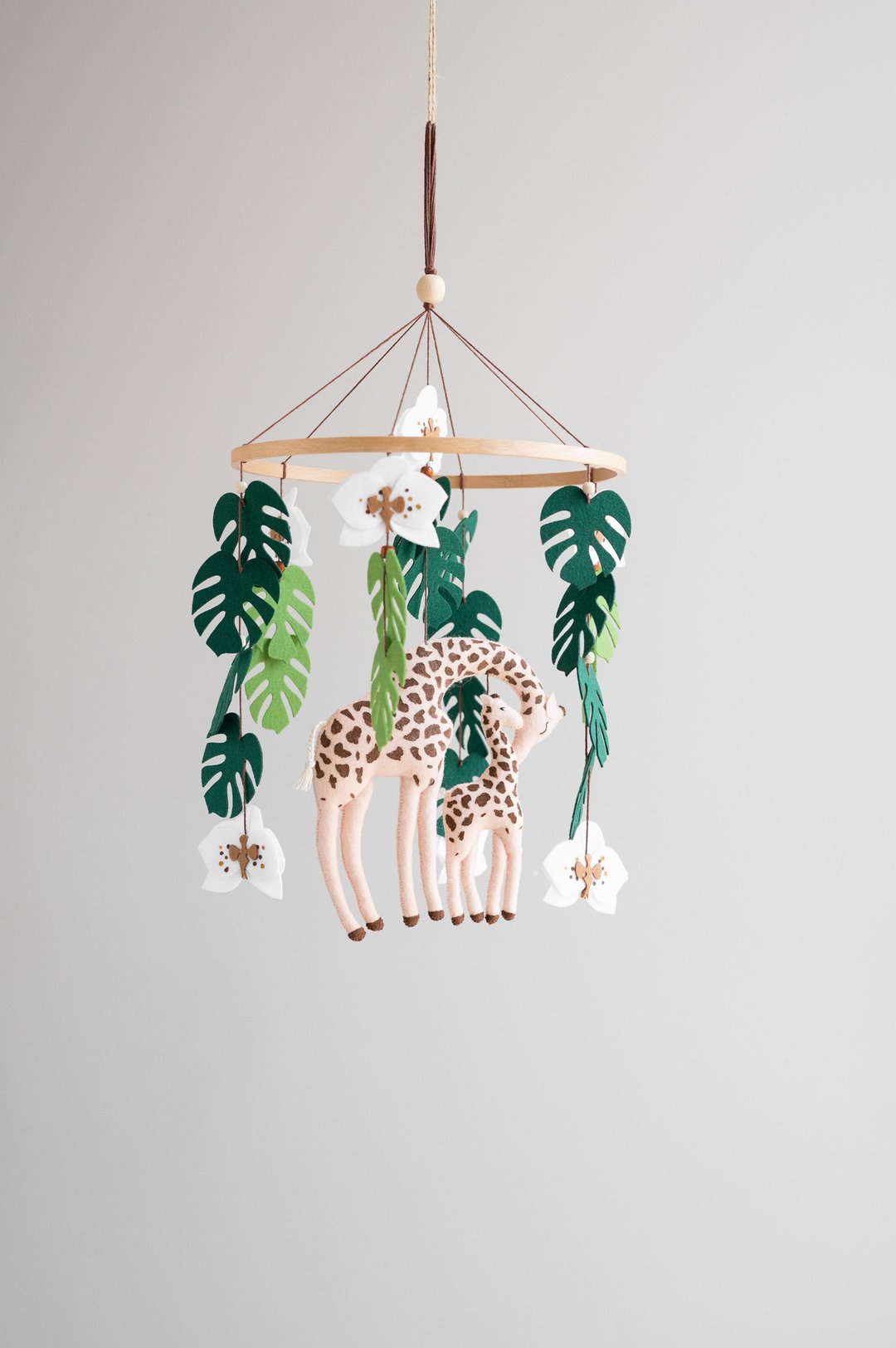 Giraffe crib mobile, jungle nursery decor, African animals, safari baby mobile - 玩具/玩偶 - 环保材料 多色