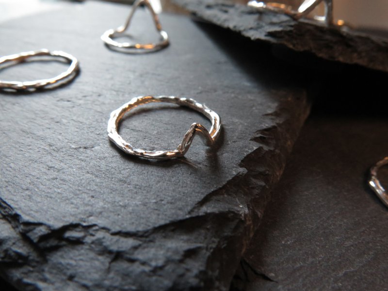 único 系列  － 鲨鱼牙  (925 纯银戒指) - 戒指 - 纯银 银色