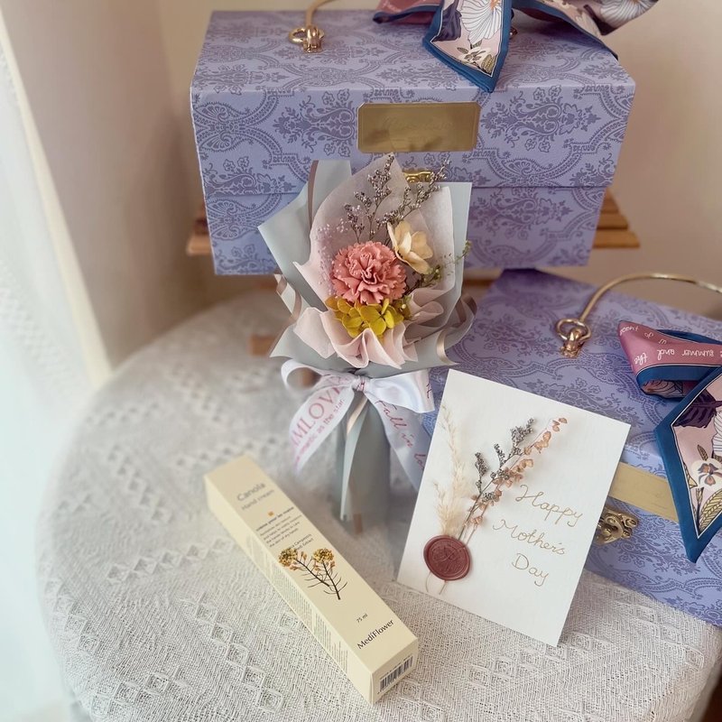 【母亲节礼盒】精致母亲节花礼组 康乃馨花束 精选礼盒 - 干燥花/捧花 - 植物．花 紫色