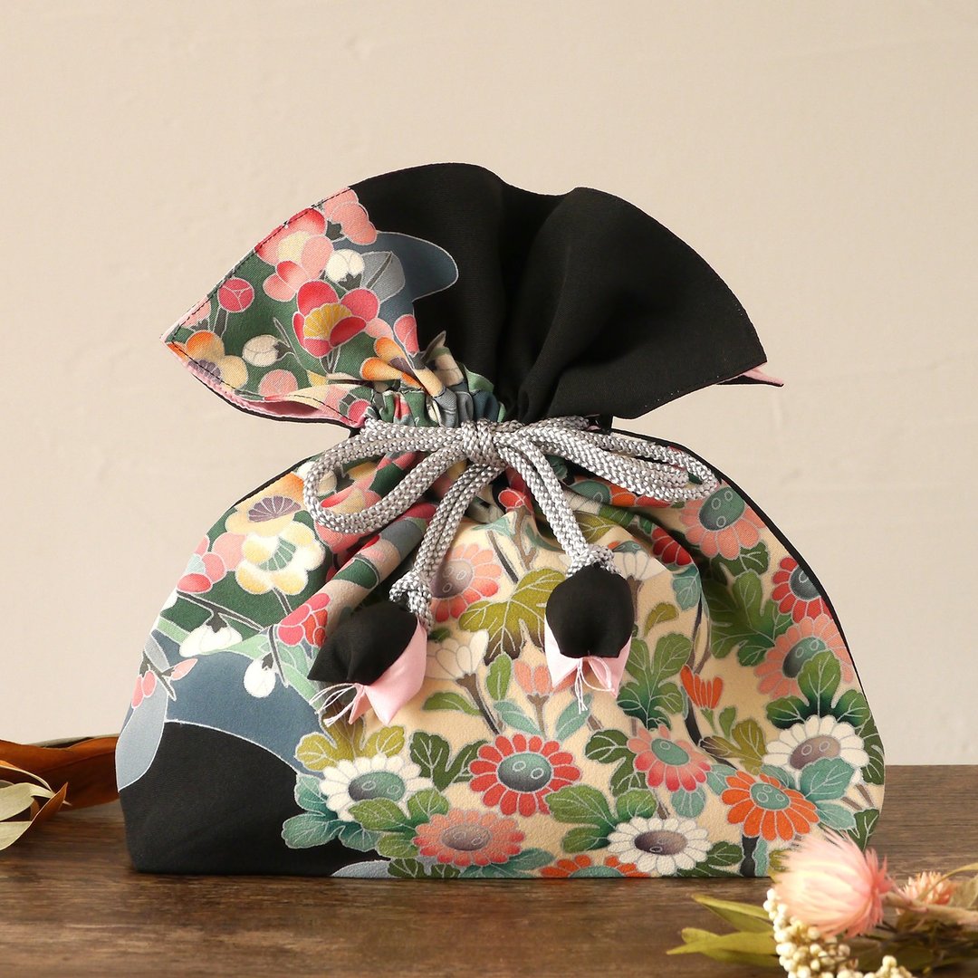 Kimono Drawstring purse Calling happiness FUGURO Kikubun Umebun Medium size - 化妆包/杂物包 - 棉．麻 黑色