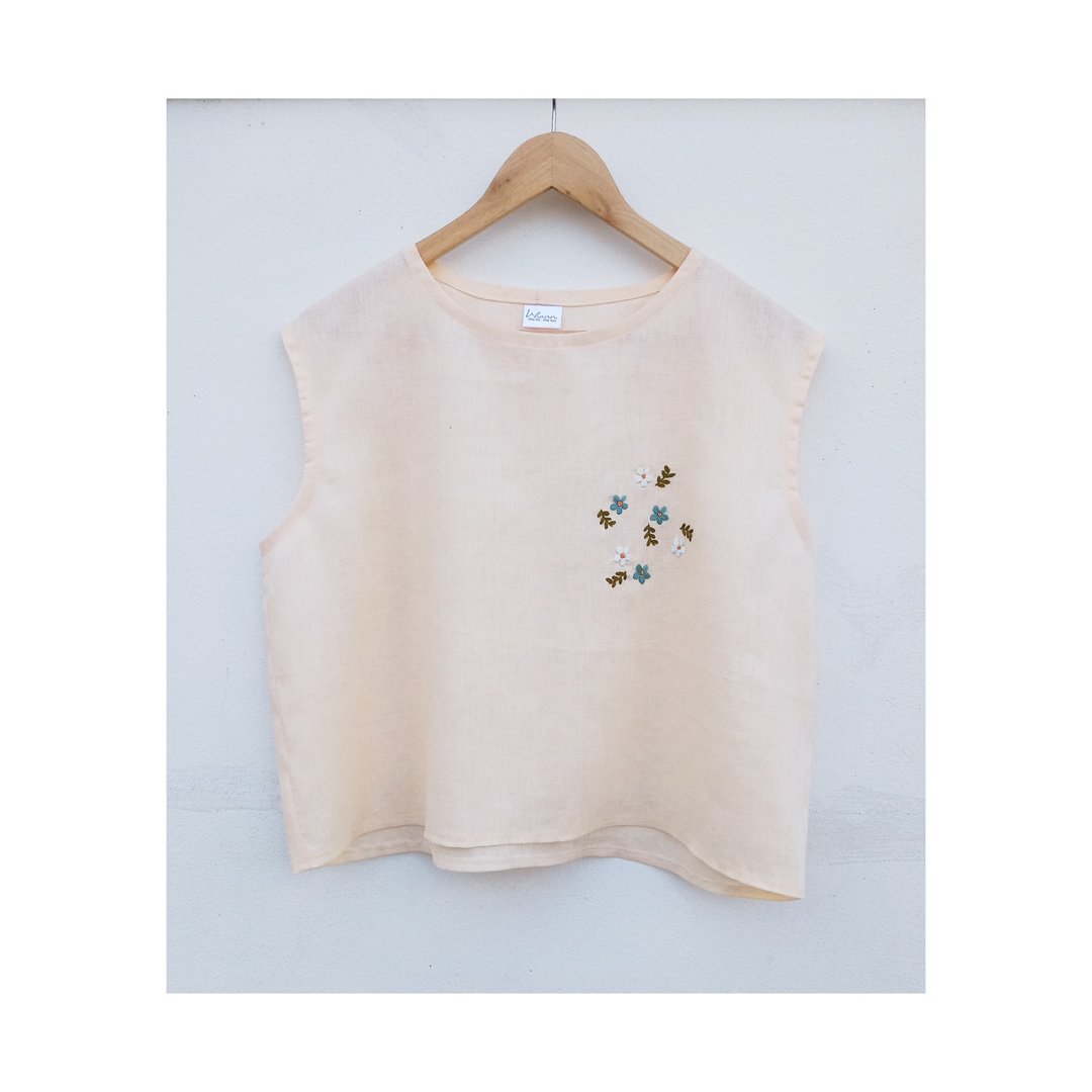Cream-colored linen shirt with flower lover embroidery. - 女装上衣 - 棉．麻 橘色