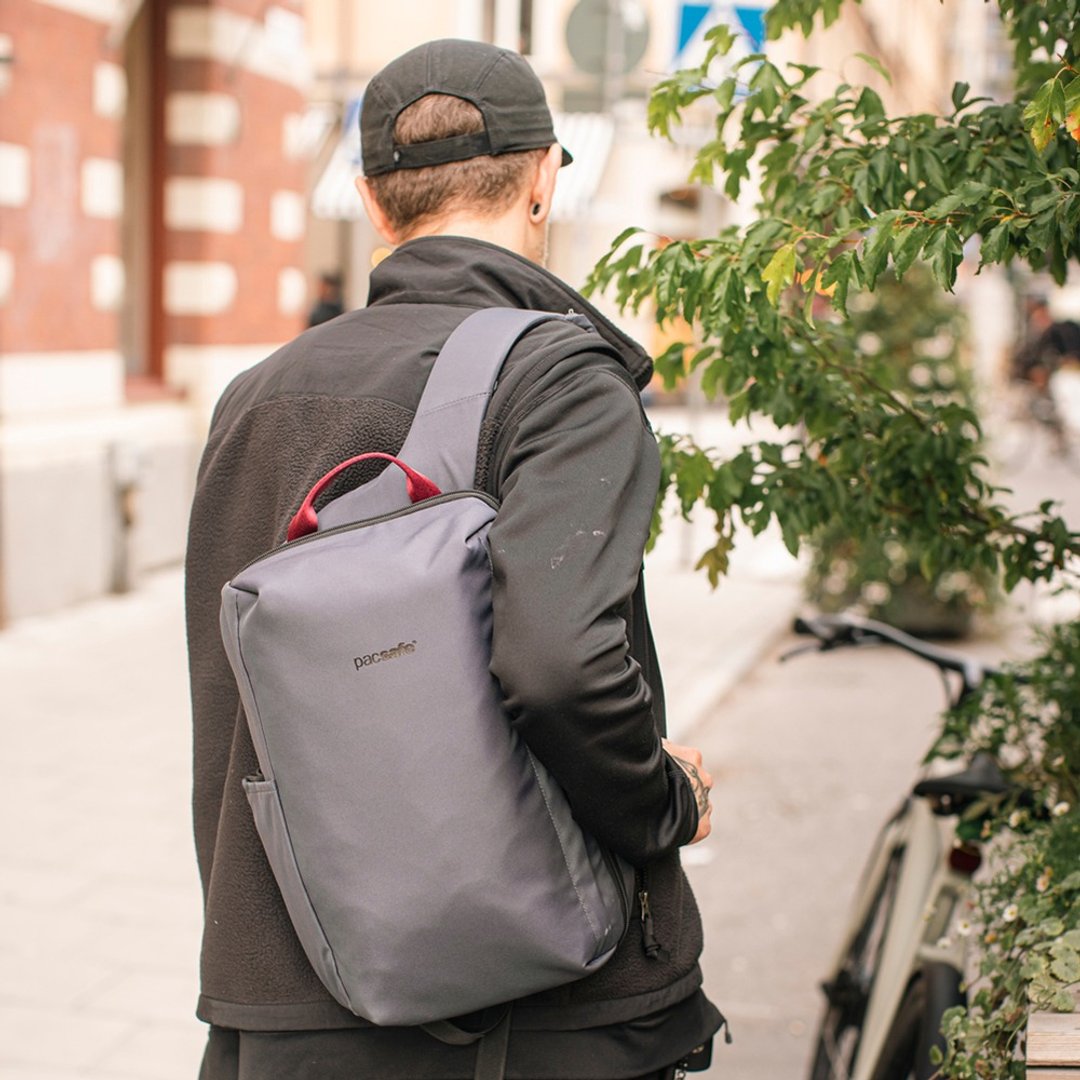 Pacsafe Metrosafe X 防盗包 13寸笔电后背包 11L 岩石灰 - 后背包/双肩包 - 环保材料 灰色