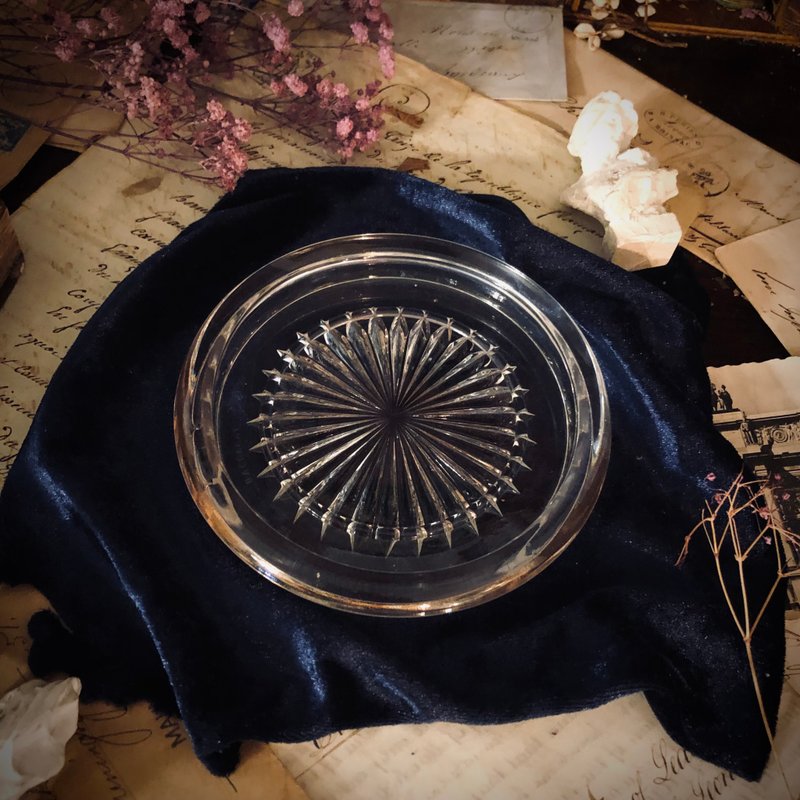 法国顶级水晶玻璃Baccarat(百家乐或巴卡拉)百年水晶玻璃酒瓶垫 - 杯垫 - 玻璃 白色