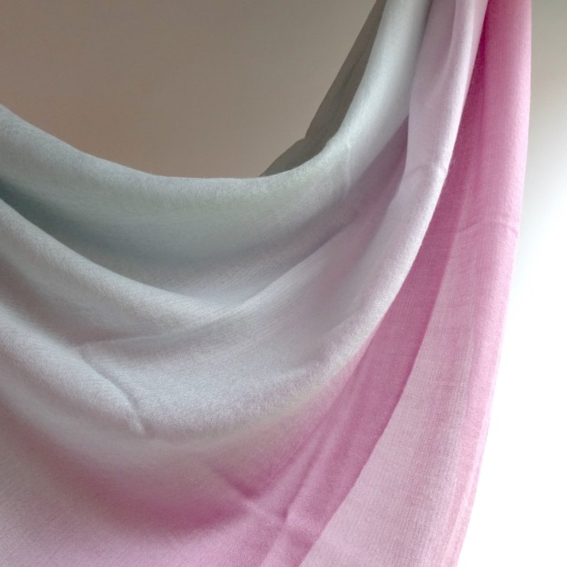 【紫静沉心】100% Cashmere・钻石织・手染渐层・精品级羊绒披肩 - 围巾/披肩 - 羊毛 紫色