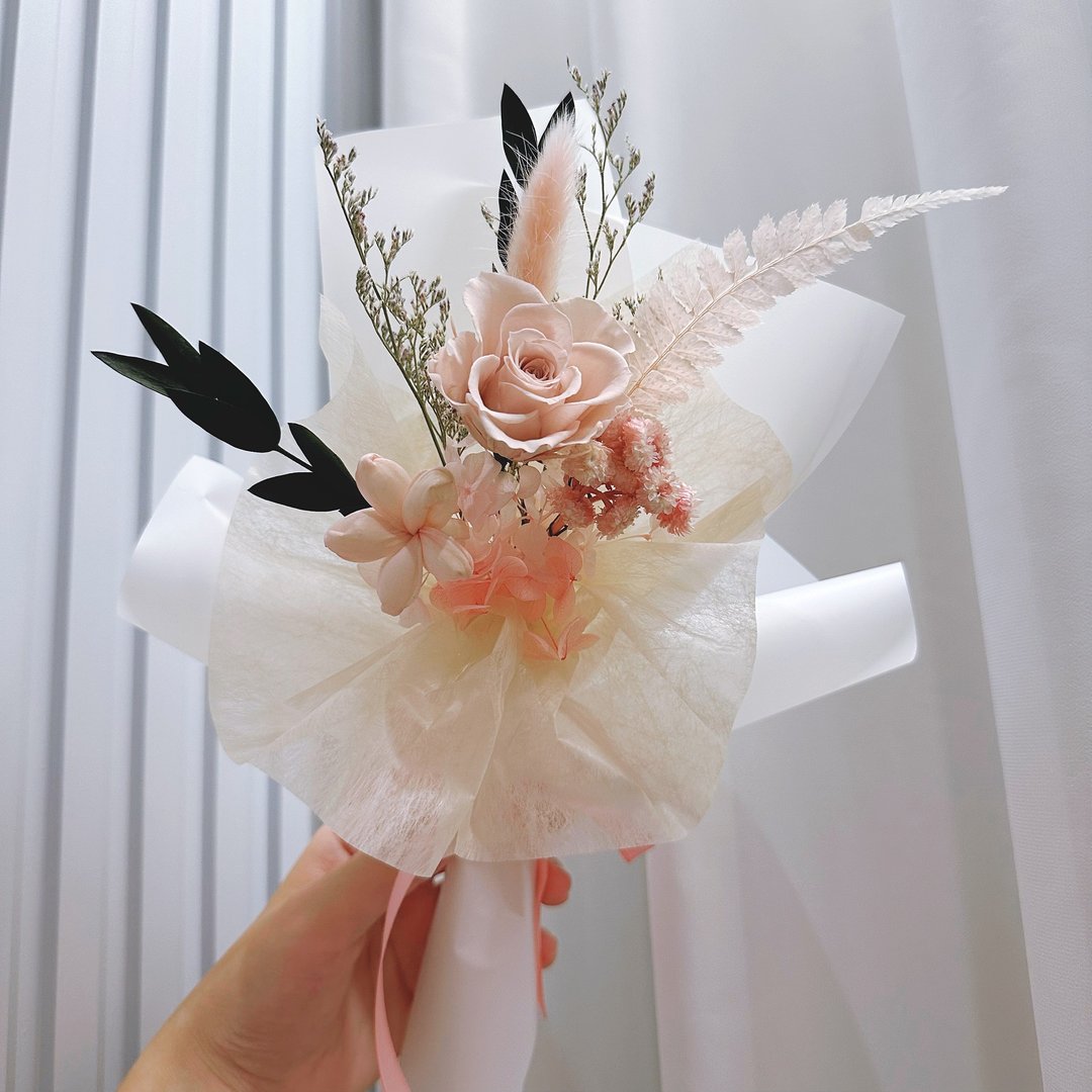 永生韩式花束-淡粉。情人节花束。生日花束。求婚花束(赠提袋) - 干燥花/捧花 - 植物．花 