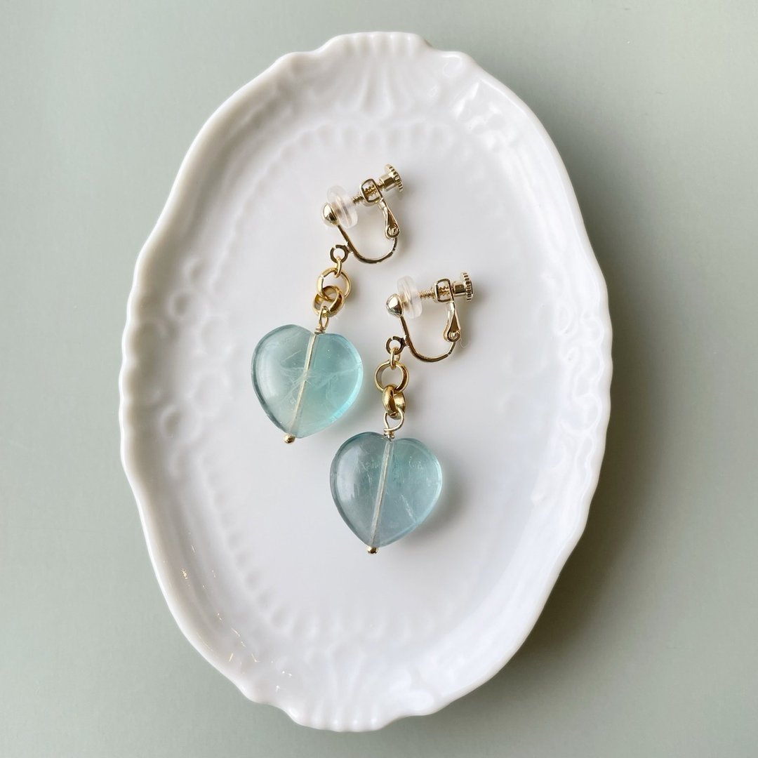 Fluorite heart earrings Earrings/ Clip-On no.2 - 耳环/耳夹 - 半宝石 蓝色