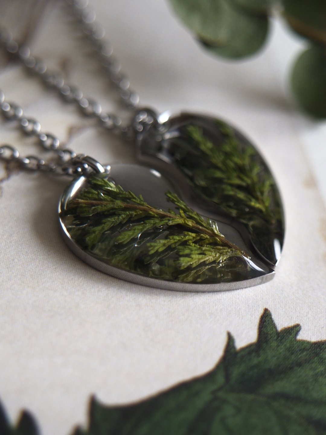 Broken heart necklaces, Two halves of heart necklaces, Real flower necklaces - 项链 - 植物．花 银色