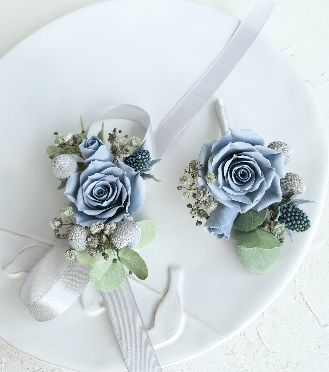 Corsage boutonniere dusty blue rose, Groom buttonhole, Bridesmaid wrist corsage - 胸花/手腕花 - 粘土 蓝色