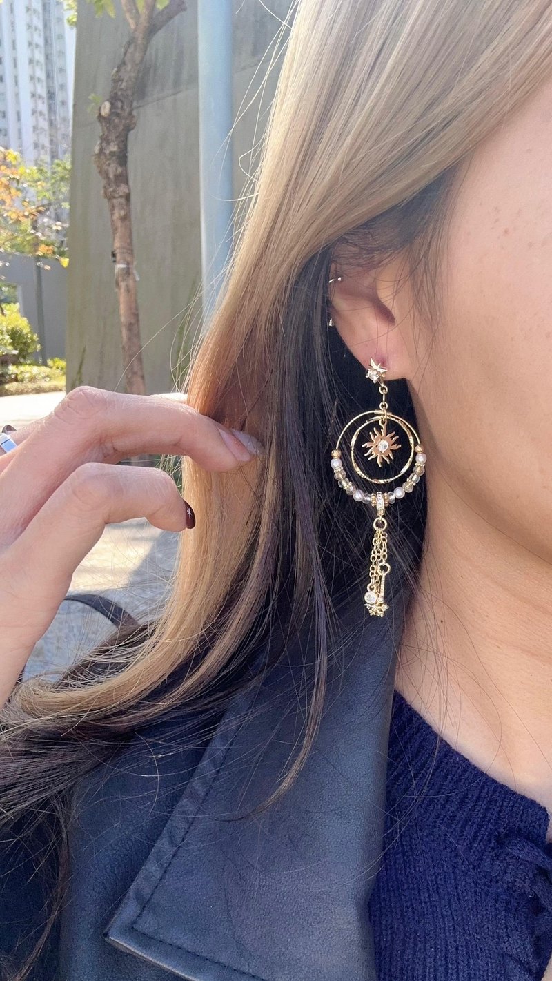 心中太阳配串珠珠耳环 - 耳环/耳夹 - 其他金属 卡其色