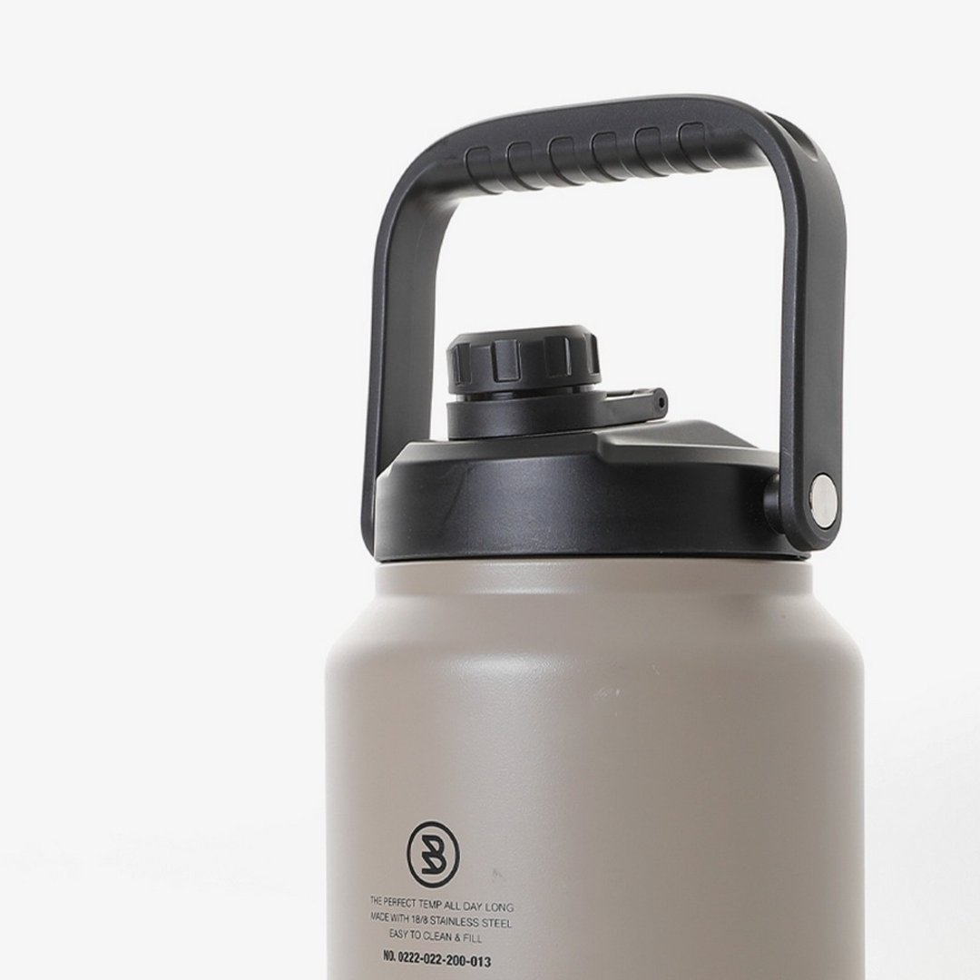 BROOKLYNWORKS 2.5L 不锈钢保冰水壶-卡其灰 - 水瓶/水壶 - 不锈钢 卡其色