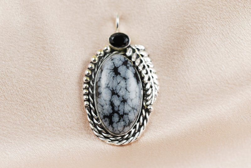 雪花黑曜岩坠子∣礼物 母亲节 毕业 - 项链 - 宝石 白色