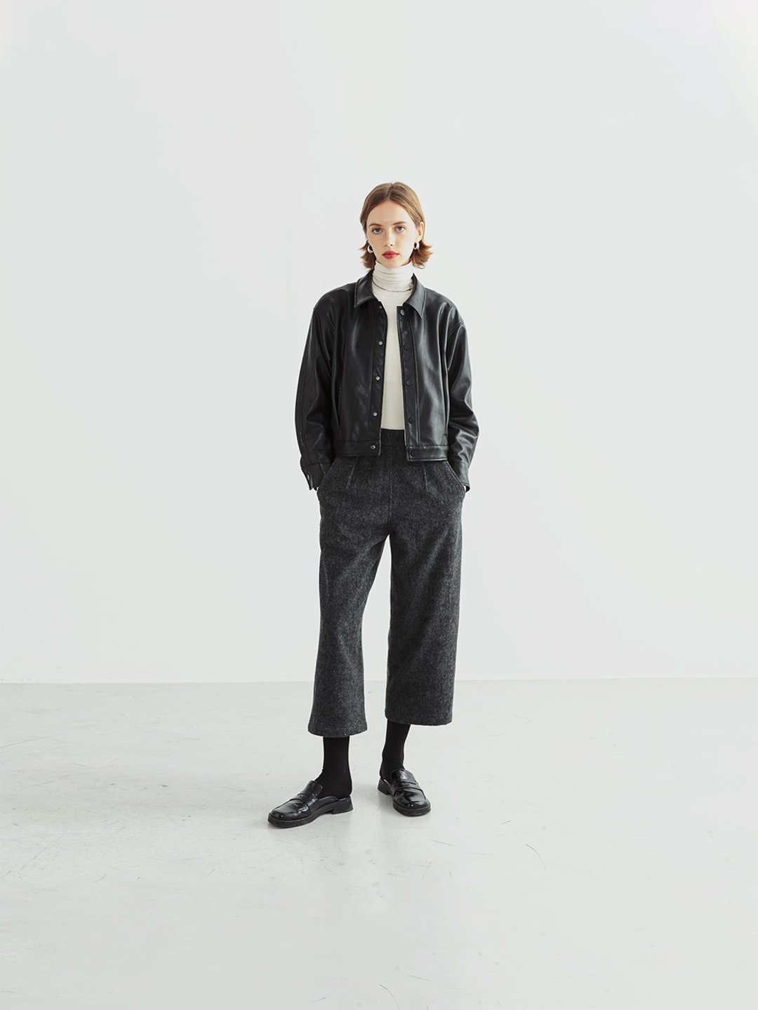 黑色加绒PU小皮衣女2022秋冬简约通勤小个子短款外套皮夹克 - 女装休闲/机能外套 - 人造皮革 黑色