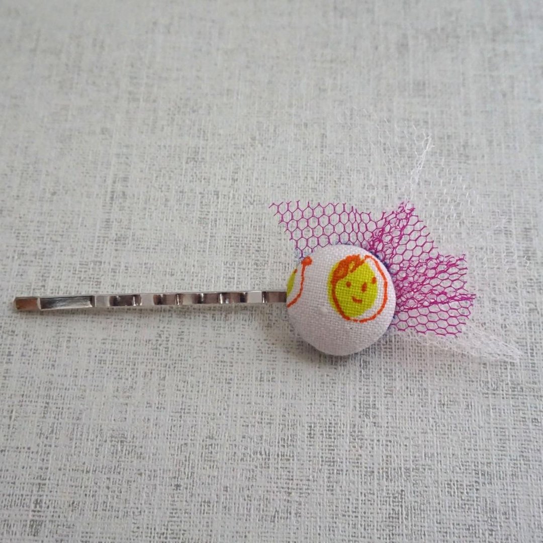 Hand-printed original walnut button hairpin "Friend 1" - 发饰 - 棉 粉红色
