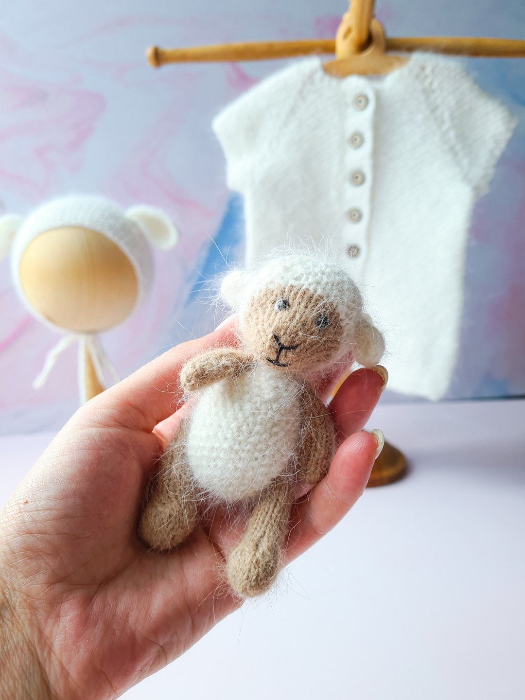 Lamb photoshoot outfit - knit baby hat, romper, toy - newborn photography prop - 婴儿饰品 - 羊毛 白色
