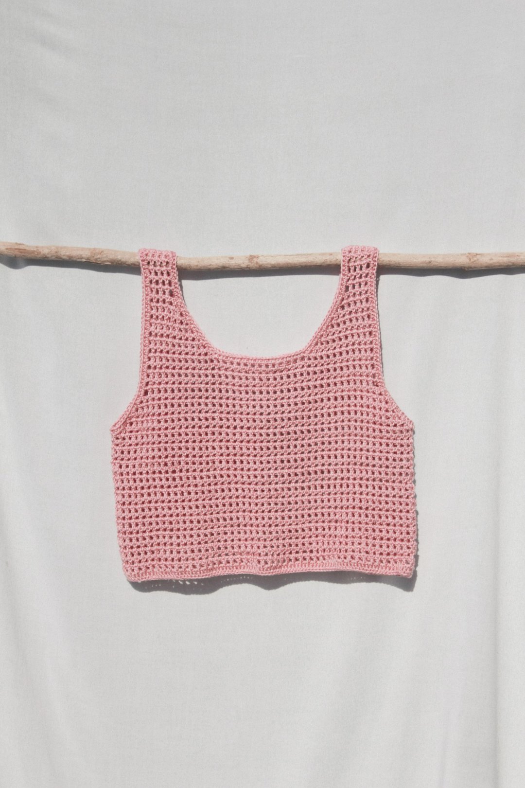 Rosy Vest ,Crop Top ,Handmade Crochet ,Free Size ,Comfort to Wear ,穿搭 ,短版上衣 - 女装背心 - 其他材质 粉红色